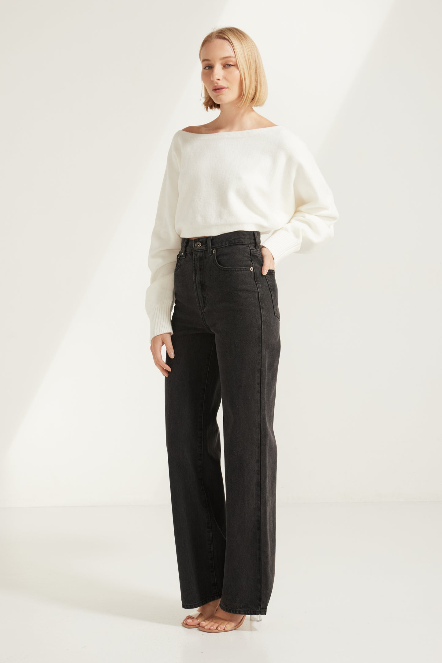 T3156 Connie High Waist Jeans in Black. Wholesale denim from Rosebullet The Label, a Melbourne based women's fashion wholesaler and manufacturer. Featuring denim jackets, jeans, shorts, dresses, and tops.
