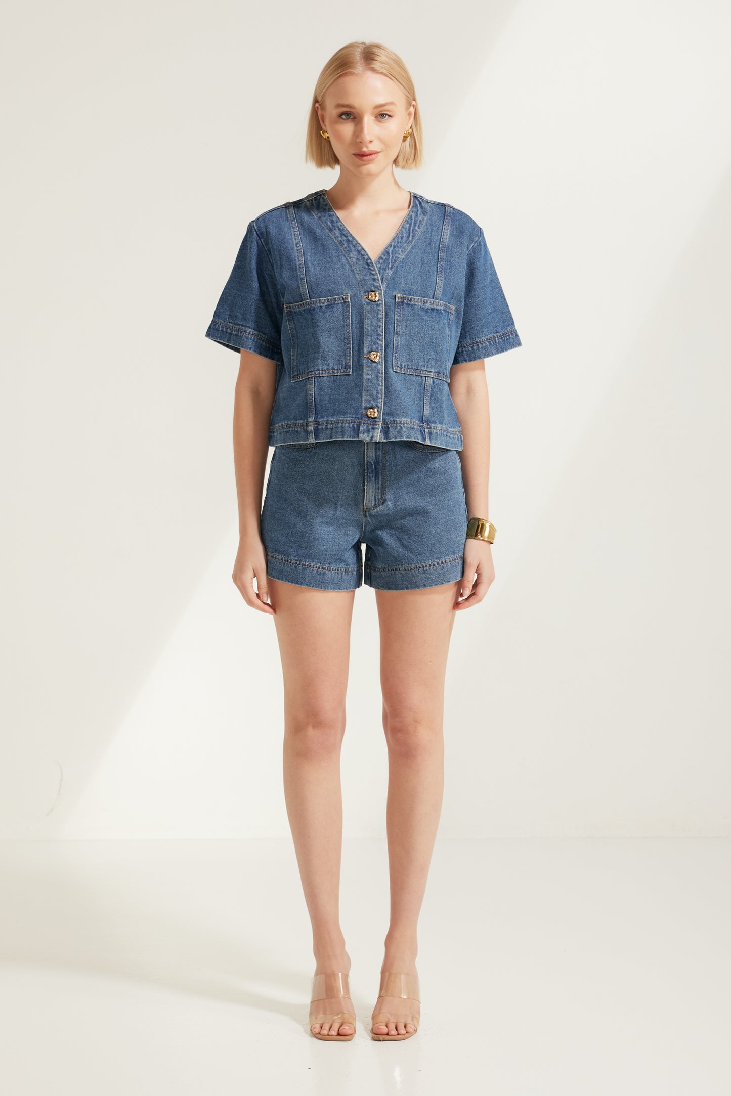 T3578 Alba Short Sleeve Denim Top in Dark Blue. Australian women’s WHOLESALE SHORT SLEEVE TOPS. This is a denim Matching set come in short sleeve top and denim short.