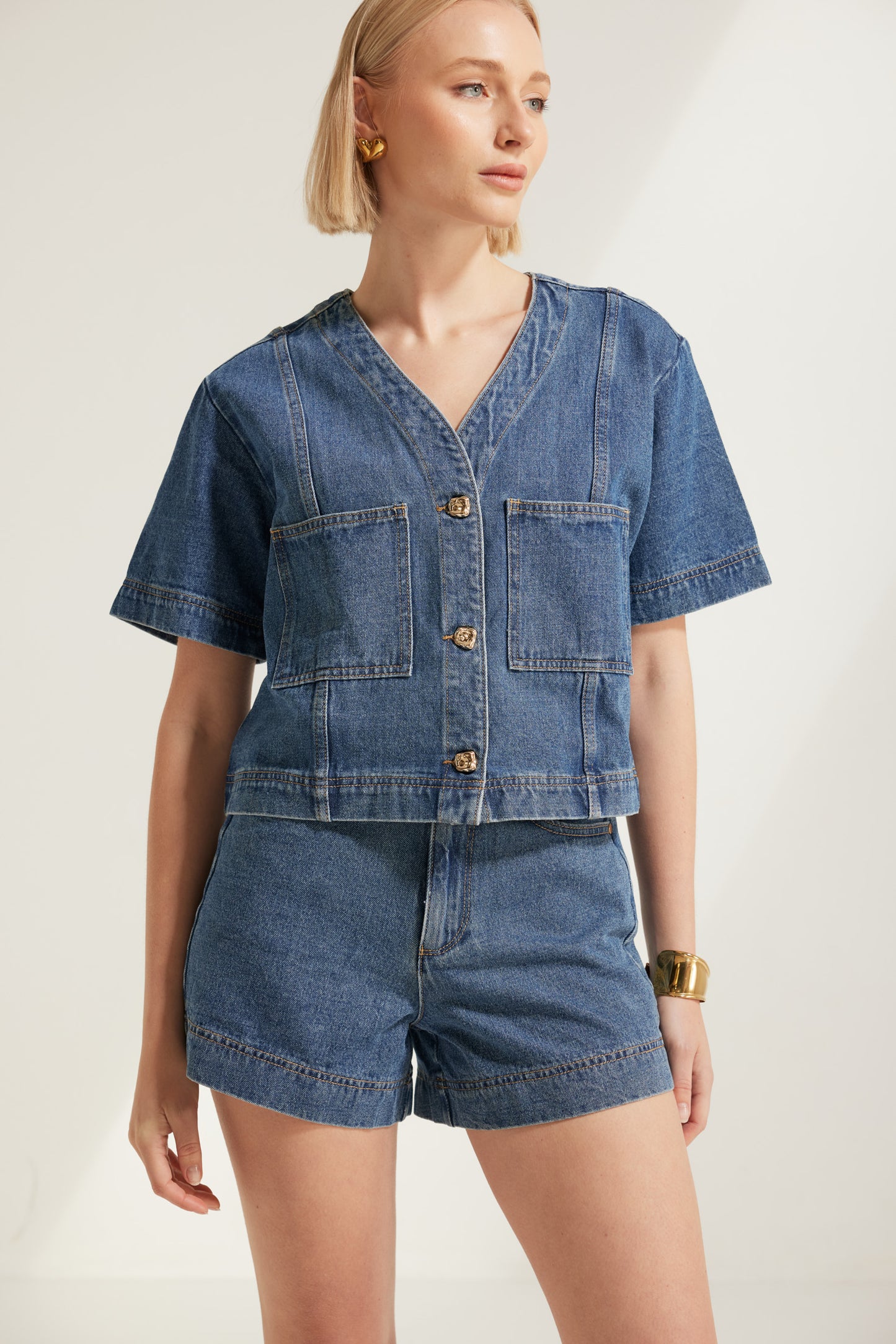 T3578 Alba Short Sleeve Denim Top in Dark Blue. Australian women’s WHOLESALE SHORT SLEEVE TOPS. This is a denim Matching set come in short sleeve top and denim short.
