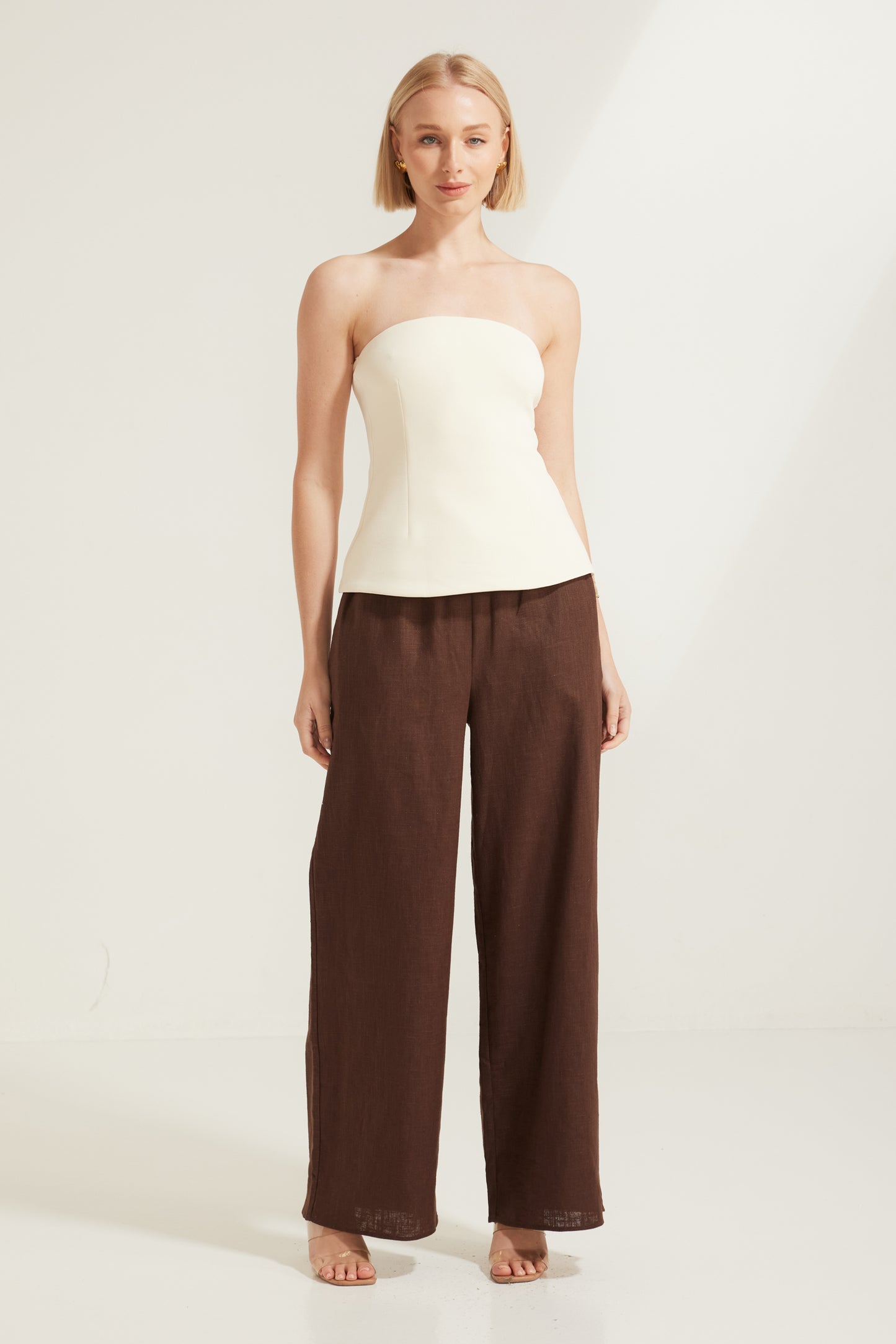 TL10600 Bianca Strapless Top Essential in Ivory. Australian women’s fashion brand BACK TO BASICS WHOLESALE FASHION COLLECTION. BACK TO BASICS is all about elevated essentials think comfy, easy to wear pieces that still look effortlessly stylish. Designed for your everyday life, our collections bring you relaxed, go to staples you’ll reach for again and again.by rosebullet the label