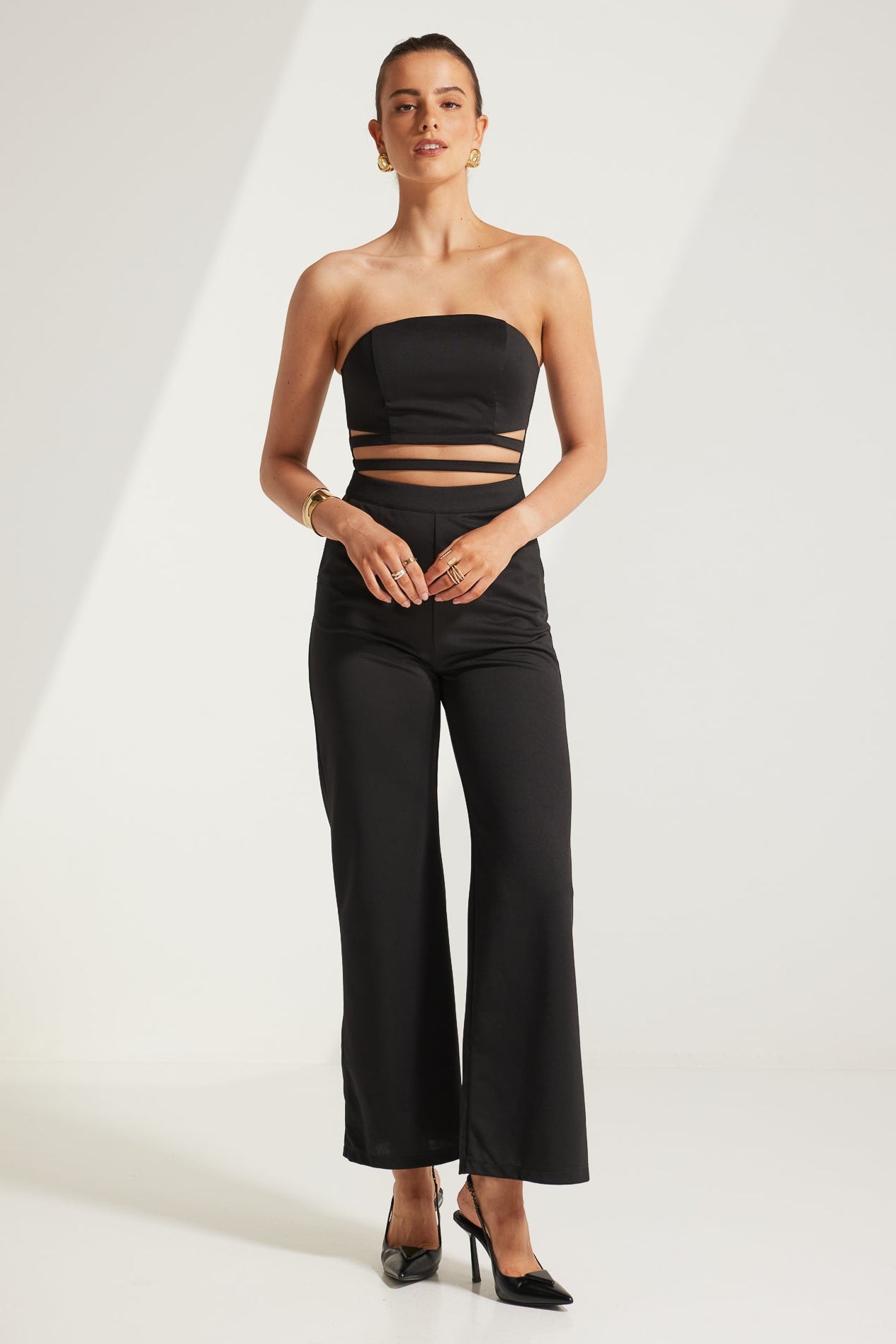 TL9072-A Aliyah Cut Out Straight Leg Jumpsuit Black. Australian women’s WHOLESALE PLAYSUITS/JUMPSUITS fashion from Rosebullet the label. Strapless Cut out jumpsuit.