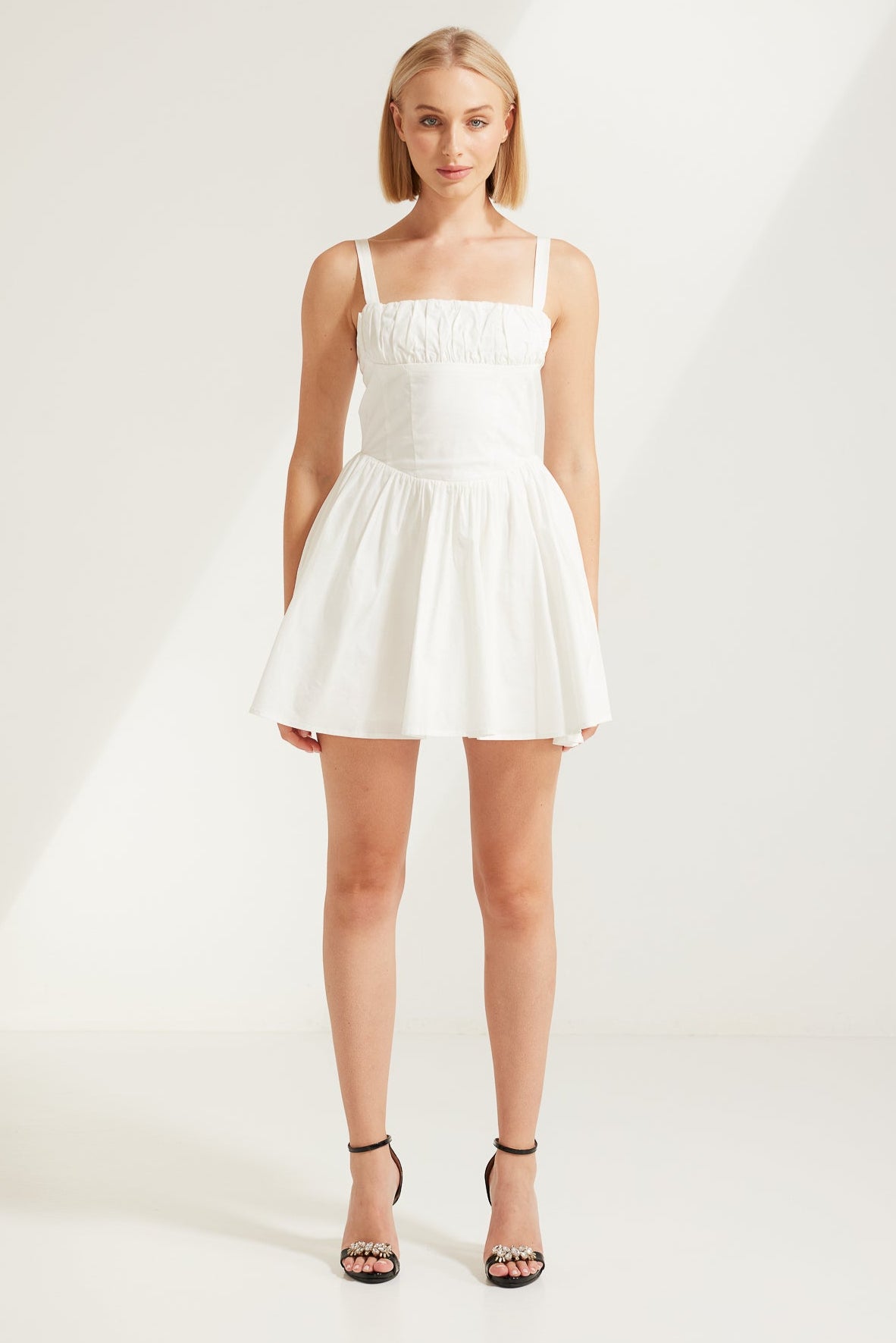 TT9813 Thea Square Neck Ruched Detailing On Bust in White. Australian women’s fashion brand ROSEBULLET WHOLESALE FASHION COLLECTION. Rosebullet is the signature brand of Rosebullet The Label, The essence of our identity and vision. Rosebullet offers a versatile collection that blends feminine charm with everyday ease. Whether it’s smart casual, office-ready looks, sexy date night outfits, or elevated pieces for special occasions.