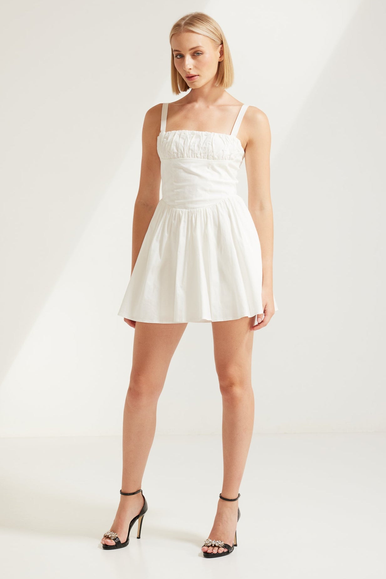 TT9813 Thea Square Neck Ruched Detailing On Bust in White. Australian women’s fashion brand ROSEBULLET WHOLESALE FASHION COLLECTION. Rosebullet is the signature brand of Rosebullet The Label, The essence of our identity and vision. Rosebullet offers a versatile collection that blends feminine charm with everyday ease. Whether it’s smart casual, office-ready looks, sexy date night outfits, or elevated pieces for special occasions.