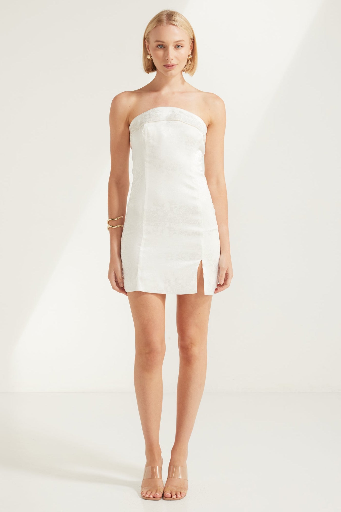 TV506-A Wynter Jacquard Bodycon Boobtube wholesale Mini Dress White. Australian women’s WHYTE VALENTYNE WHOLESALE FASHION COLLECTION. WHYTE VALENTYNE is a premium women's fashion label by Rosebullet The Label, offering elegant dresses, occasion wear, and refined separates for modern boutiques. Inspired by timeless romance and contemporary style, the collection features feminine silhouettes, elevated details, and sophisticated designs crafted for the modern woman.