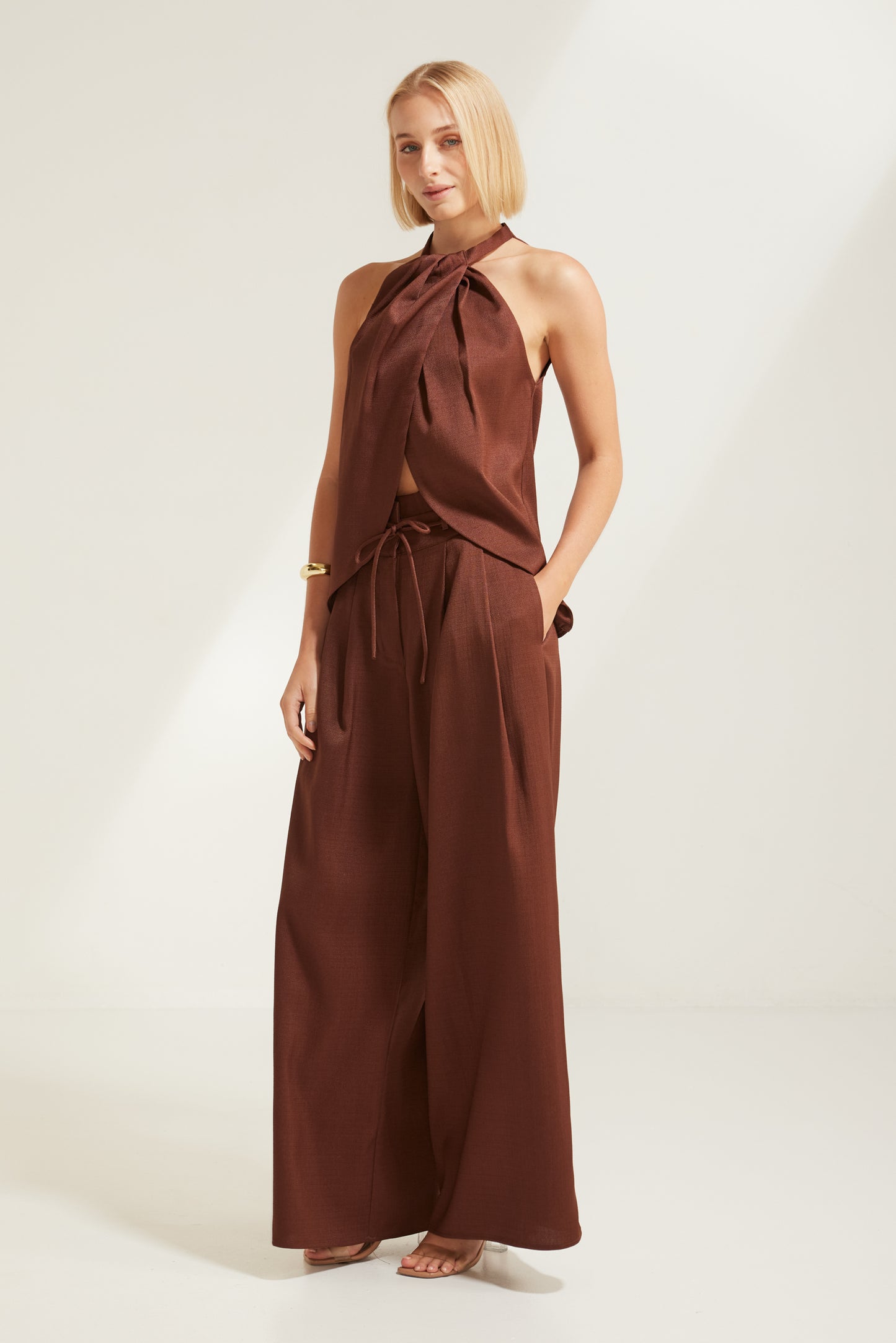 TW3780 Dani Linen Wide Leg Paper Bag Pants Chocolate. Australian women’s WHOLESALE PANTS. High waisted wide leg pant.