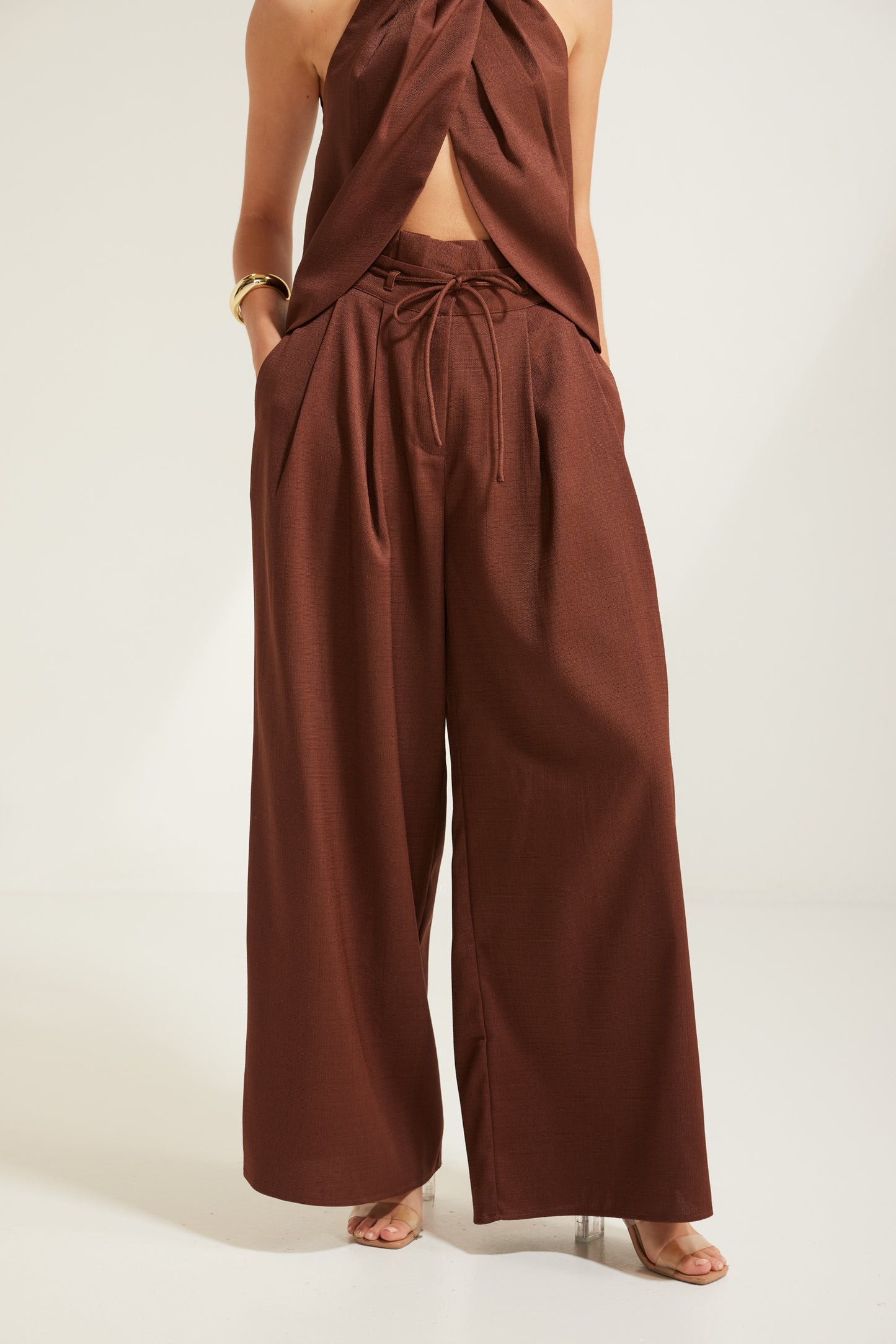 TW3780 Dani Linen Wide Leg Paper Bag Pants Chocolate. Australian women’s WHOLESALE PANTS. High waisted wide leg pant.