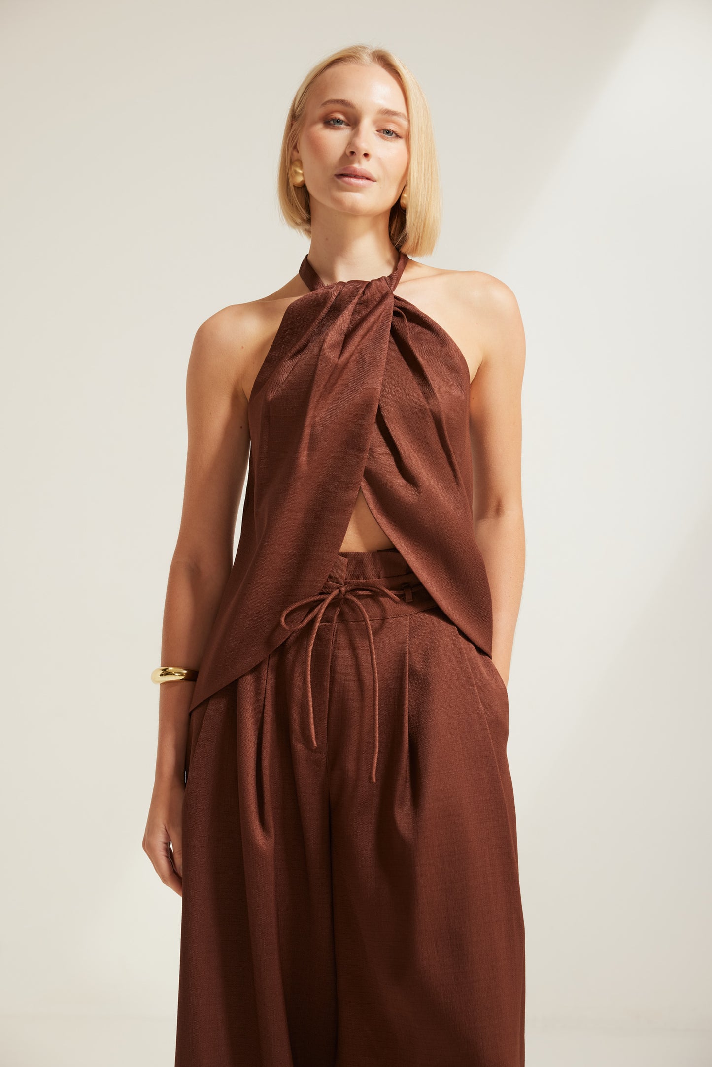 TW3780 Dani Linen Wide Leg Paper Bag Pants Chocolate. Australian women’s WHOLESALE PANTS. High waisted wide leg pant.