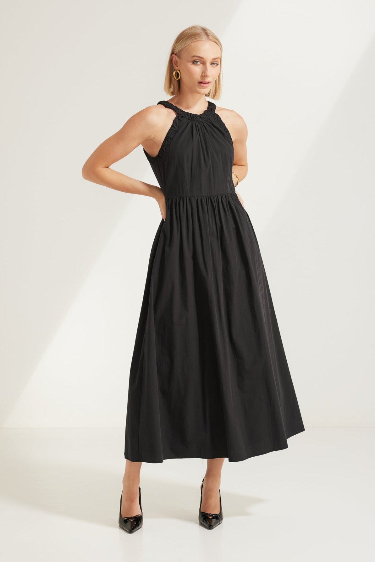 TW3932 Elaina Race Neckline Dress in Black. WHOLESALE MIDI DRESSES from Rosebullet The Label, a Melbourne based women's fashion wholesaler and manufacturer. Designed for every occasion, from casual dresses and weekend getaways to parties.
