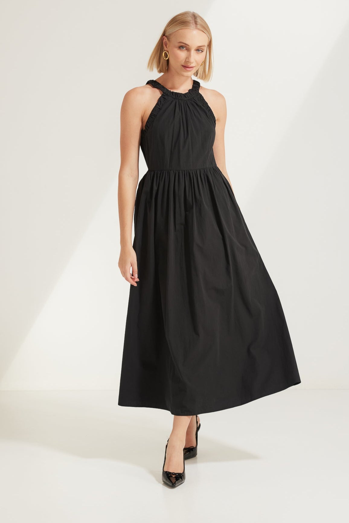 TW3932 Elaina Race Neckline Dress in Black. WHOLESALE MIDI DRESSES from Rosebullet The Label, a Melbourne based women's fashion wholesaler and manufacturer. Designed for every occasion, from casual dresses and weekend getaways to parties.
