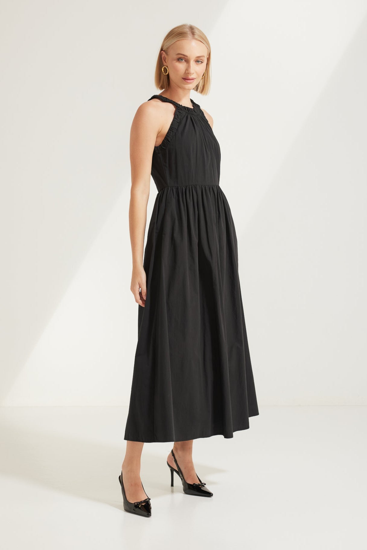 TW3932 Elaina Race Neckline Dress in Black. WHOLESALE MIDI DRESSES from Rosebullet The Label, a Melbourne based women's fashion wholesaler and manufacturer. Designed for every occasion, from casual dresses and weekend getaways to parties.