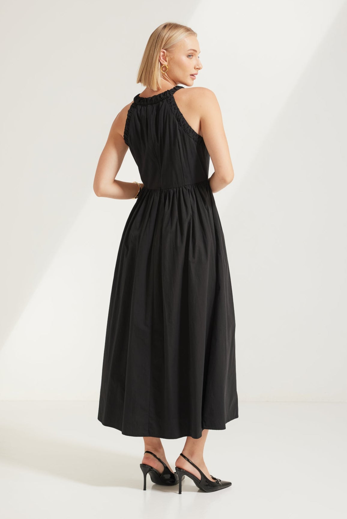 TW3932 Elaina Race Neckline Dress in Black. WHOLESALE MIDI DRESSES from Rosebullet The Label, a Melbourne based women's fashion wholesaler and manufacturer. Designed for every occasion, from casual dresses and weekend getaways to parties