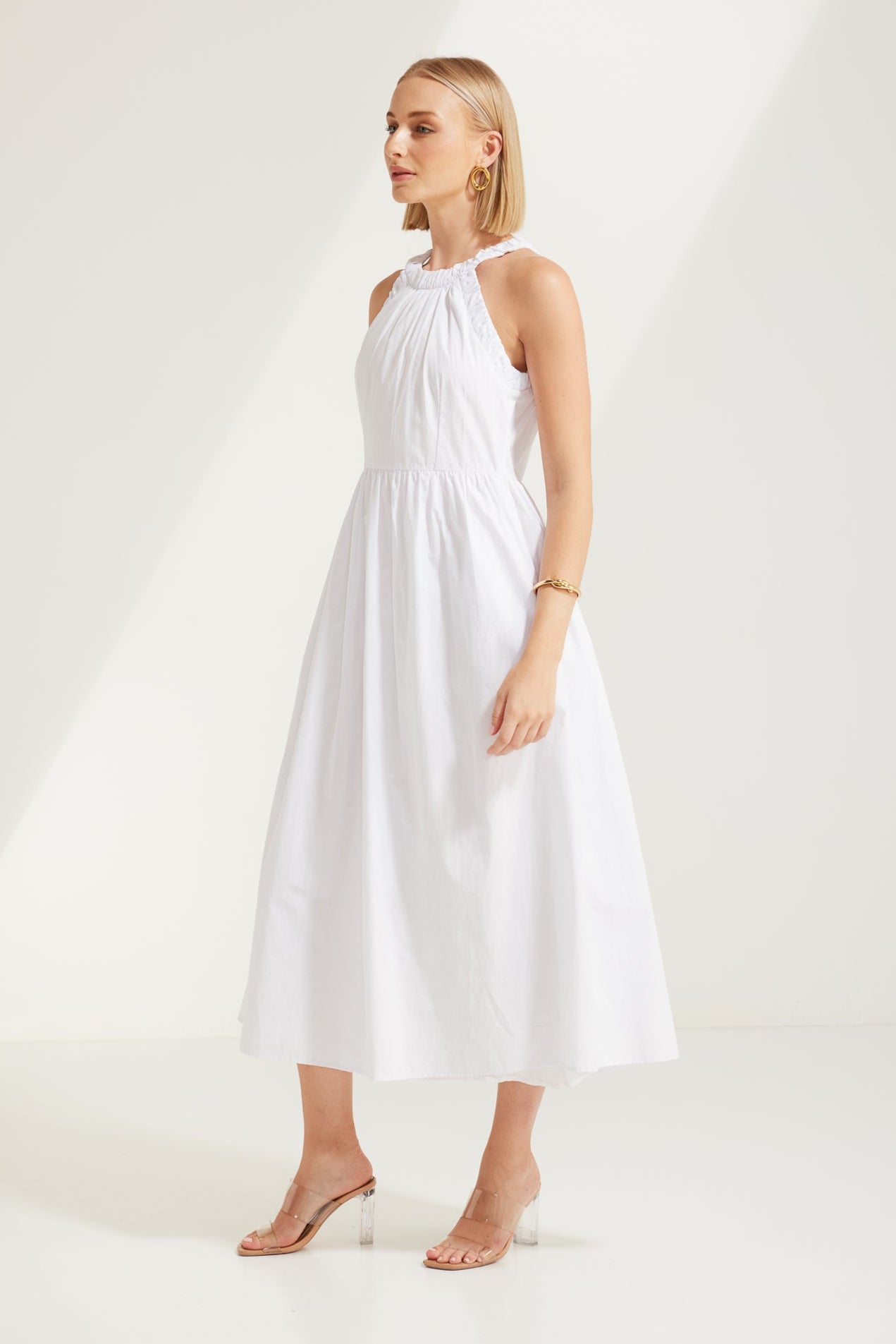 TW3932 Elaina Race Neckline Dress in White. WHOLESALE MIDI DRESSES from Rosebullet The Label, a Melbourne based women's fashion wholesaler and manufacturer. Designed for every occasion, from casual dresses and weekend getaways to parties.