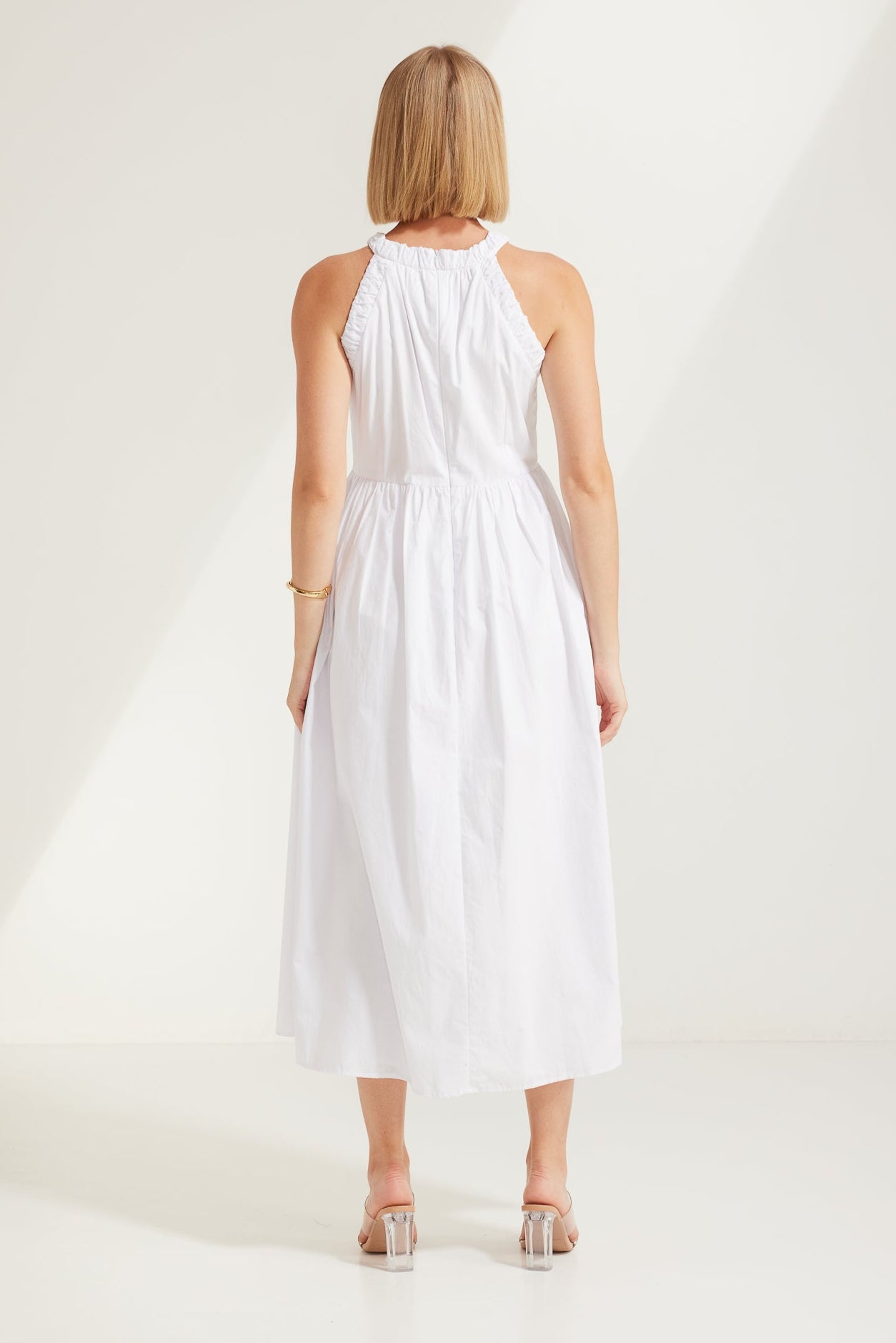 TW3932 Elaina Race Neckline Dress in White. WHOLESALE MIDI DRESSES from Rosebullet The Label, a Melbourne based women's fashion wholesaler and manufacturer. Designed for every occasion, from casual dresses and weekend getaways to parties.