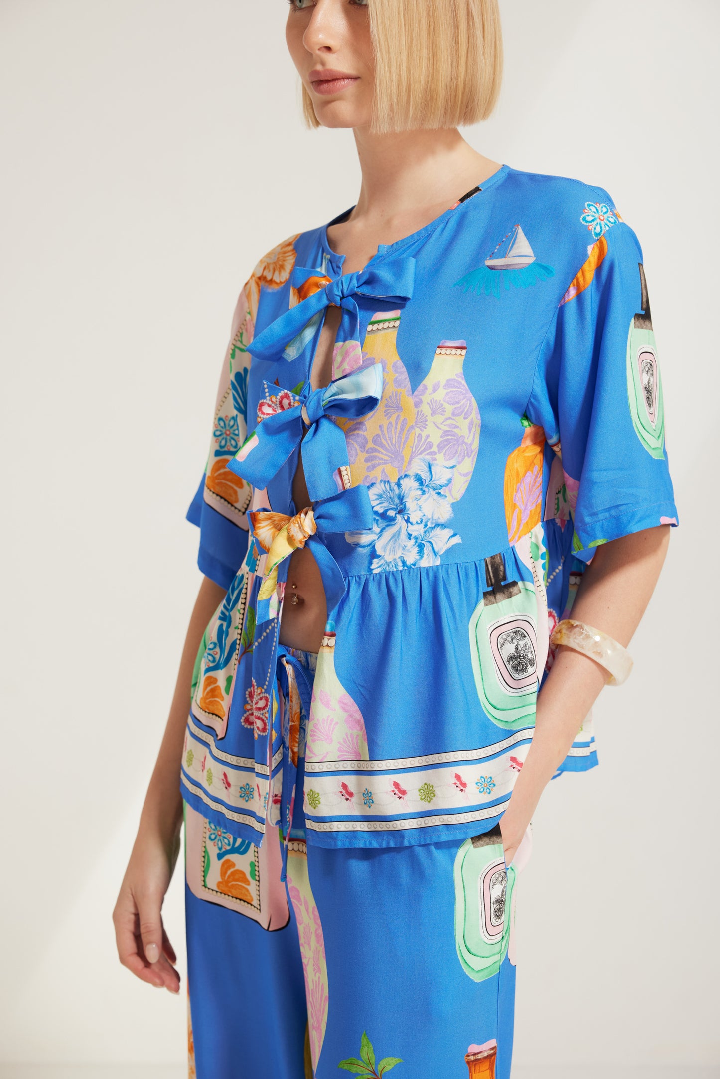 TW4320E Perfume Dreams Tie Front Top Blue Print. Australian women’s WHOLESALE SHORT SLEEVE TOPS. This is a Perfume Dreams come in collection with matching sleeveless top, pant, short, jumpsuit, mini dress.