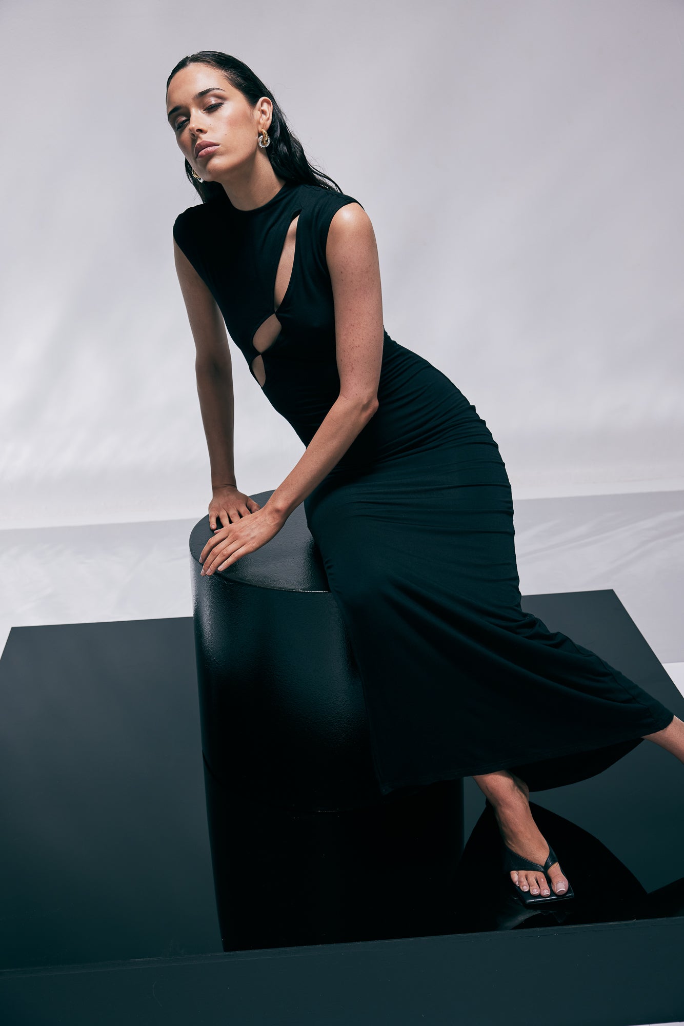 Australian women's fashion wholesale midi dresses, TW4522 Jovie Cut Out Front Midi Dress Black colour