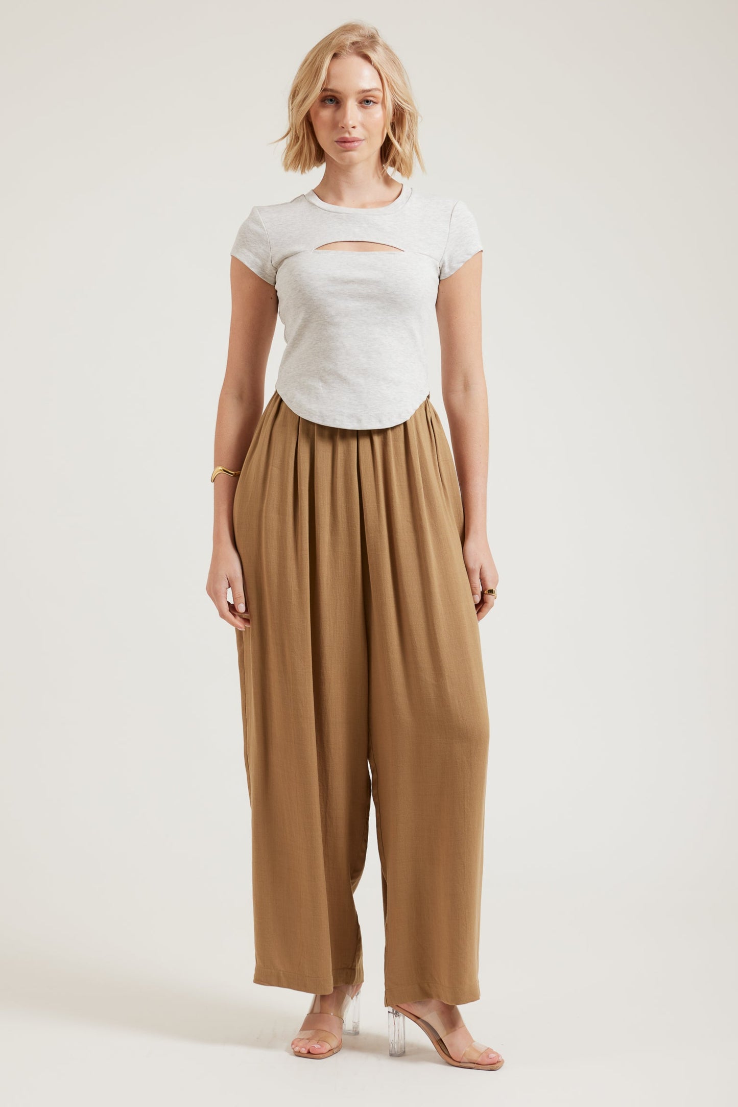 TW4526 Teasel Cut Out Front t Shirt Light Grey. Australian women’s fashion brand BACK TO BASICS WHOLESALE FASHION COLLECTION. BACK TO BASICS is all about elevated essentials think comfy, easy to wear pieces that still look effortlessly stylish. Designed for your everyday life, our collections bring you relaxed, go to staples you’ll reach for again and again.by rosebullet the label