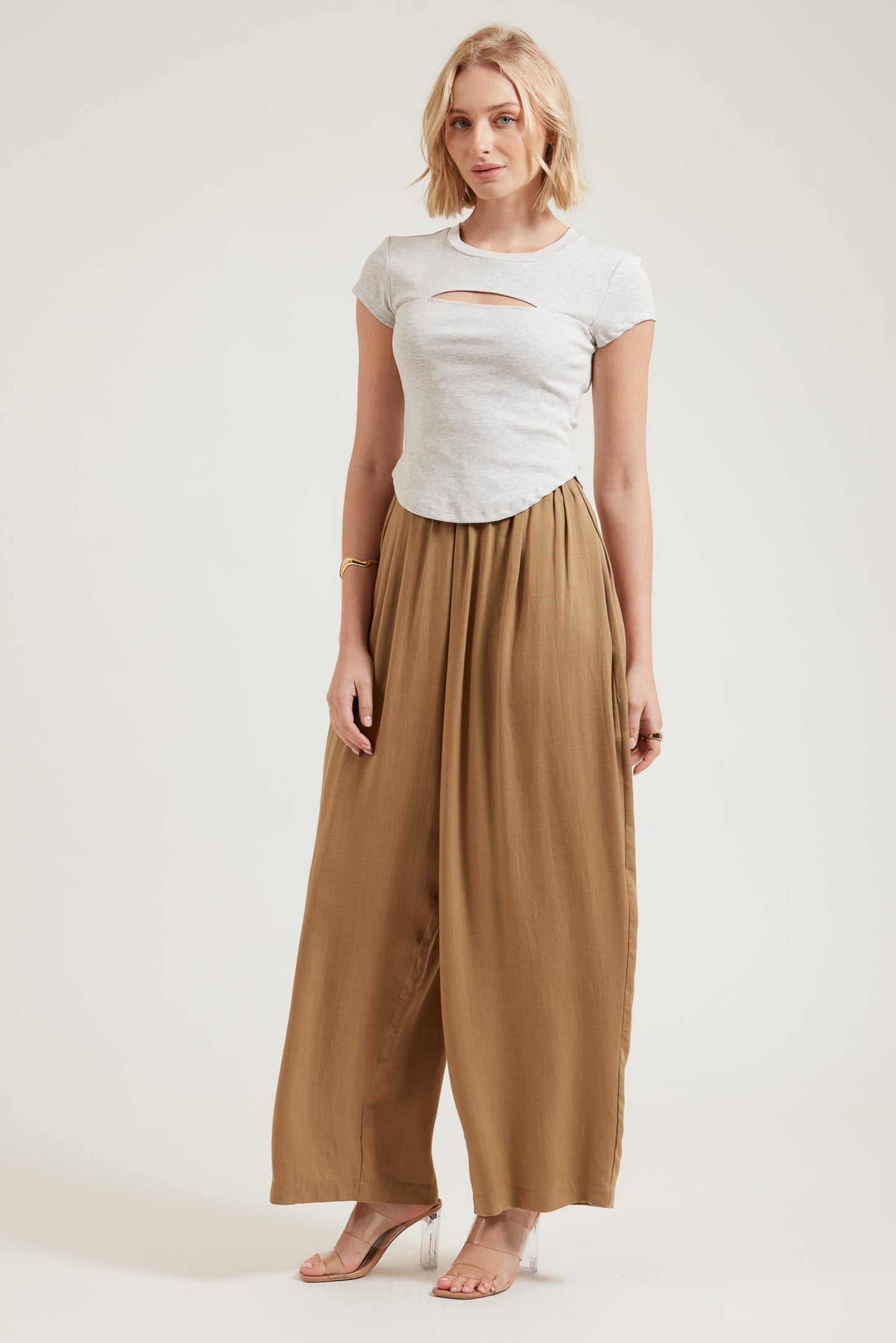 TW4526 Teasel Cut Out Front t Shirt Light Grey. Australian women’s fashion brand BACK TO BASICS WHOLESALE FASHION COLLECTION. BACK TO BASICS is all about elevated essentials think comfy, easy to wear pieces that still look effortlessly stylish. Designed for your everyday life, our collections bring you relaxed, go to staples you’ll reach for again and again.by rosebullet the label