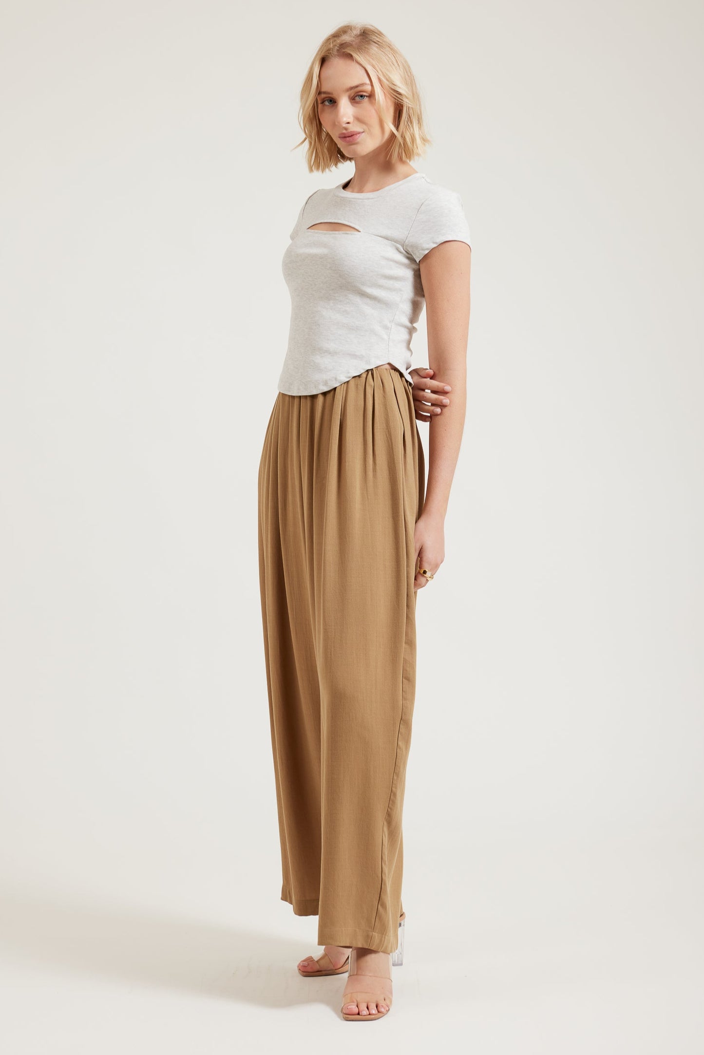 TW4526 Teasel Cut Out Front t Shirt Light Grey. Australian women’s fashion brand BACK TO BASICS WHOLESALE FASHION COLLECTION. BACK TO BASICS is all about elevated essentials think comfy, easy to wear pieces that still look effortlessly stylish. Designed for your everyday life, our collections bring you relaxed, go to staples you’ll reach for again and again.by rosebullet the label
