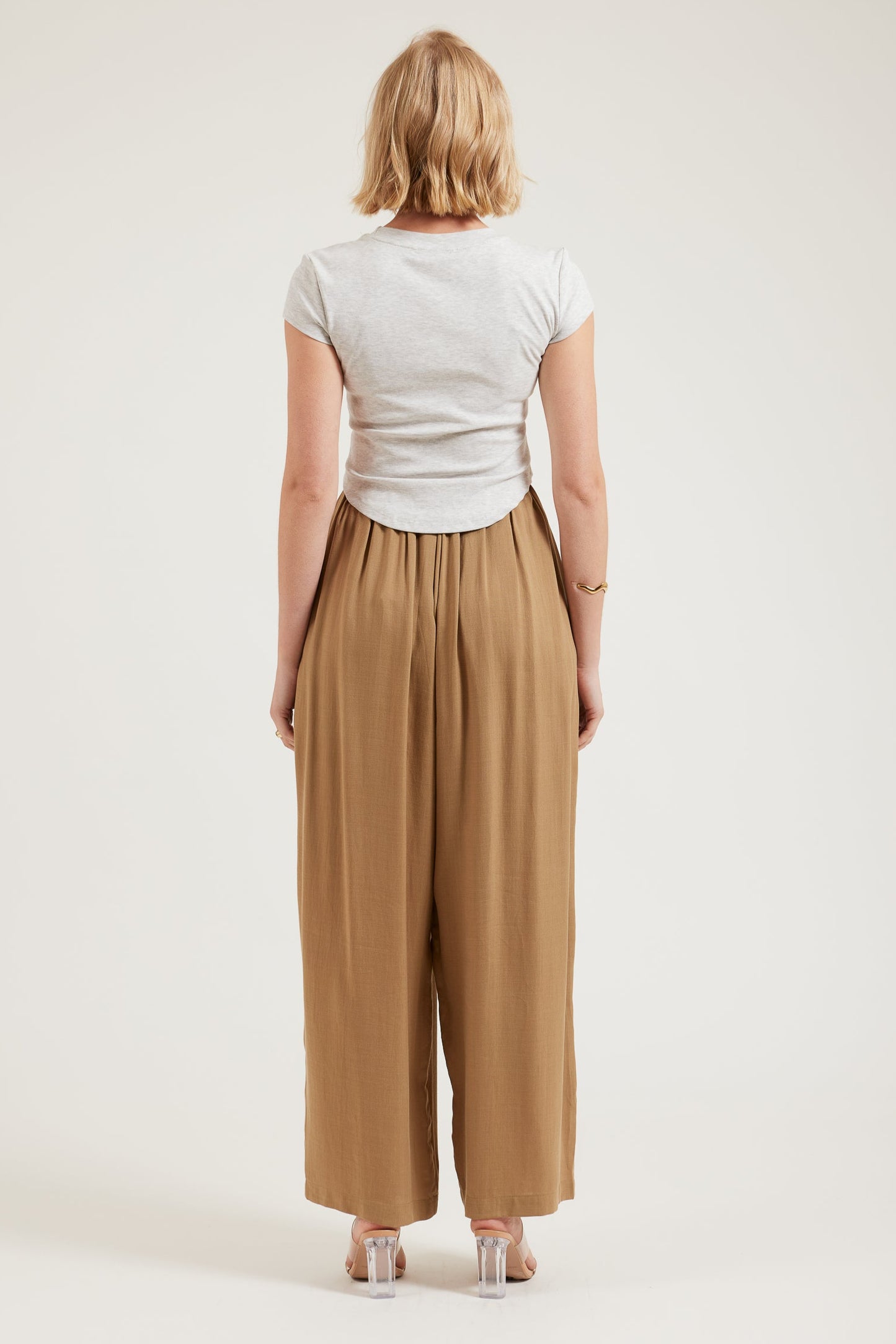 TW4526 Teasel Cut Out Front t Shirt Light Grey. Australian women’s fashion brand BACK TO BASICS WHOLESALE FASHION COLLECTION. BACK TO BASICS is all about elevated essentials think comfy, easy to wear pieces that still look effortlessly stylish. Designed for your everyday life, our collections bring you relaxed, go to staples you’ll reach for again and again.by rosebullet the label