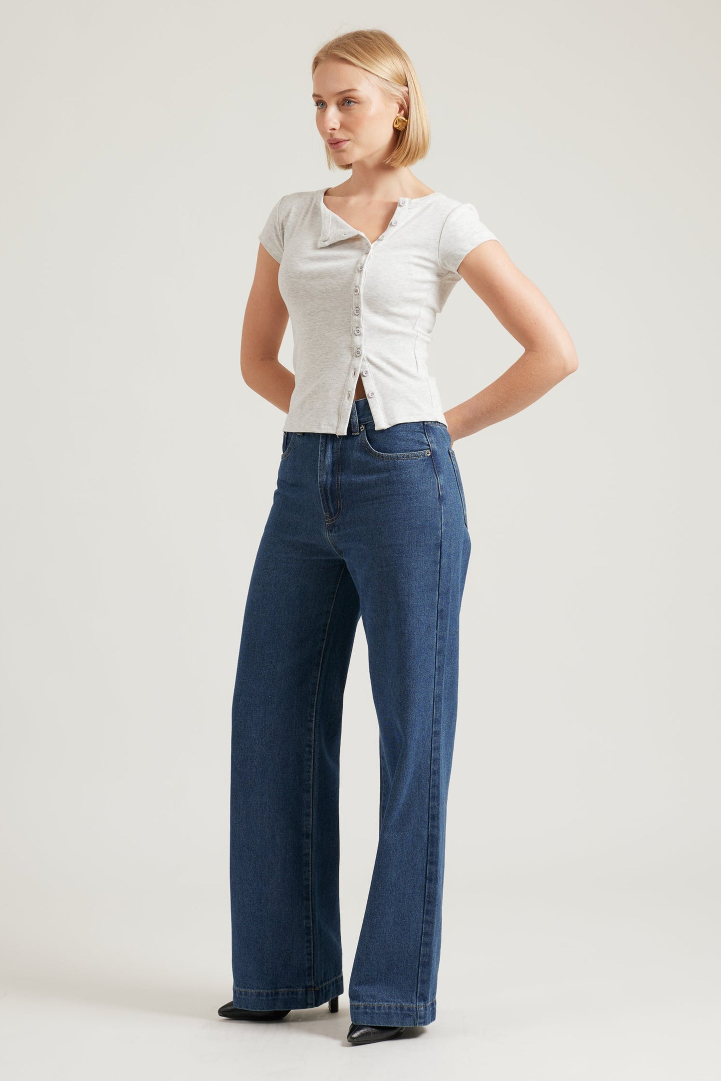 TW4586 Tru Buttons Down T Shirt in Light Grey. Australian women’s fashion brand BACK TO BASICS WHOLESALE FASHION COLLECTION. BACK TO BASICS is all about elevated essentials think comfy, easy to wear pieces that still look effortlessly stylish. Designed for your everyday life, our collections bring you relaxed, go to staples you’ll reach for again and again.by rosebullet the label