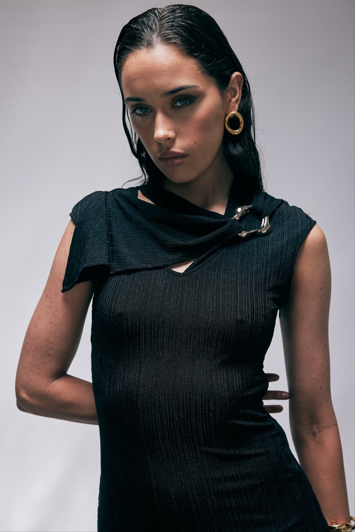 TW4637 Jayda Style Brooch Look Midi Dress. Australian women’s fashion brand Rosebullet The Label Wholesale Collection, featuring trend driven dresses, tops, pants, skirts, skorts, shorts, knitwear, jumpsuits, playsuits, outerwear, restocked bestsellers, and more for modern boutiques.