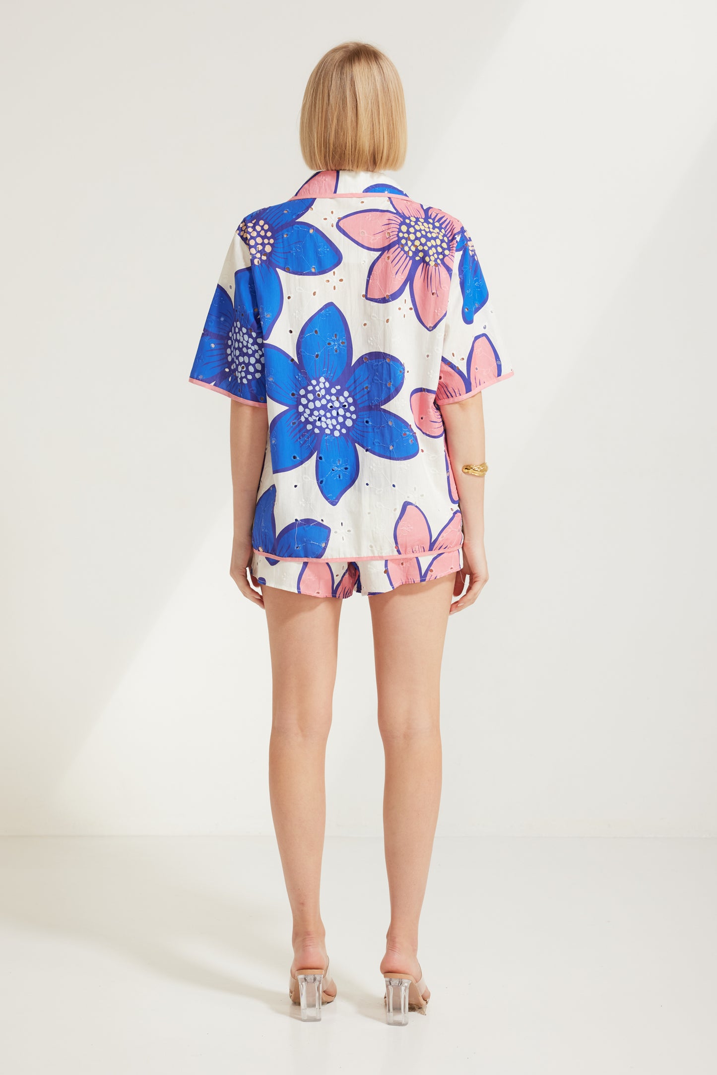 TW4733 Botanic Eyelet Bloom Short Sleeve Top Blue/White. Australian women’s WHOLESALE SHORT SLEEVE TOPS. This is a Botanic Eyelet Bloom Matching set come in short sleeve top and Short.