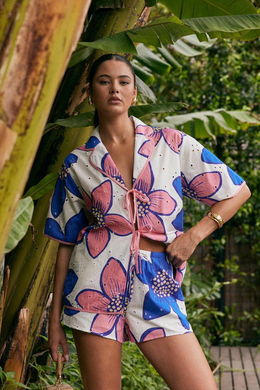 TW4733 Botanic Eyelet Bloom Short Sleeve Top Blue/White. Australian women’s WHOLESALE SHORT SLEEVE TOPS. This is a Botanic Eyelet Bloom Matching set come in short sleeve top and Short.