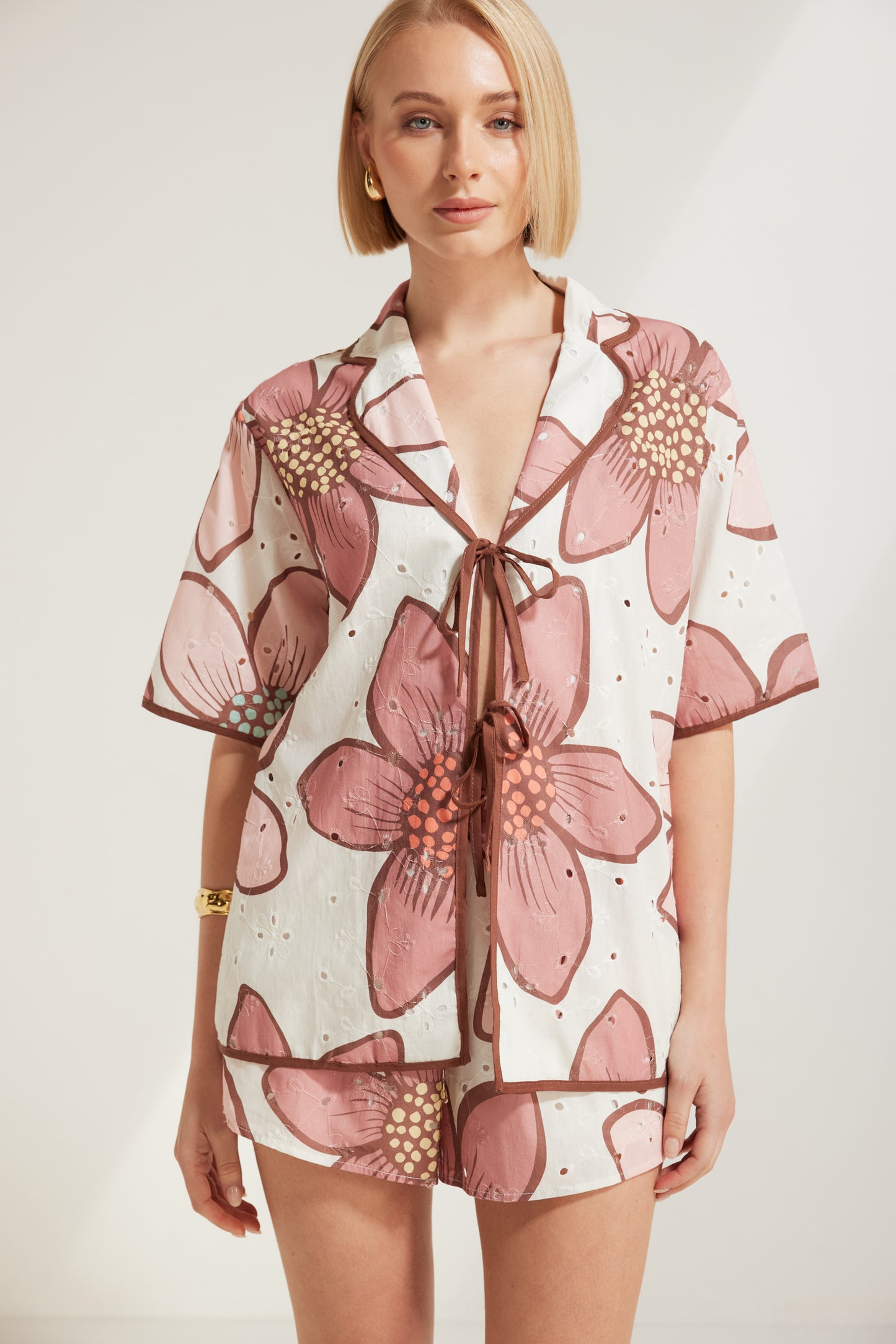 TW4733 Botanic Eyelet Bloom Short Sleeve Top Pink/White. Australian women’s WHOLESALE SHORT SLEEVE TOPS. This is a Botanic Eyelet Bloom Matching set come in short sleeve top and Short.