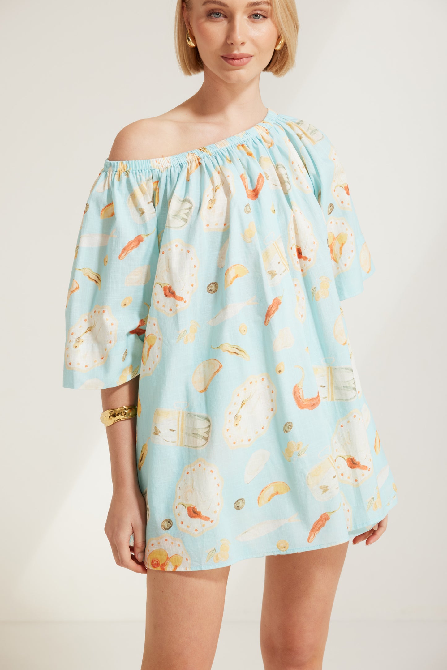 TW4796A Vogue Print Off Shoulder Top Blue Print. Australian women’s PARAISO WHOLESALE FASHION COLLECTION fashion from Rosebullet the label. Paraiso is a fresh new label designed for the dreamers, the beach lovers, and the laid-back souls. Inspired by the feeling of being on holiday, we create breezy, relaxed pieces that are easy to wear and made to flatter every body and inspire confidence in every moment.
