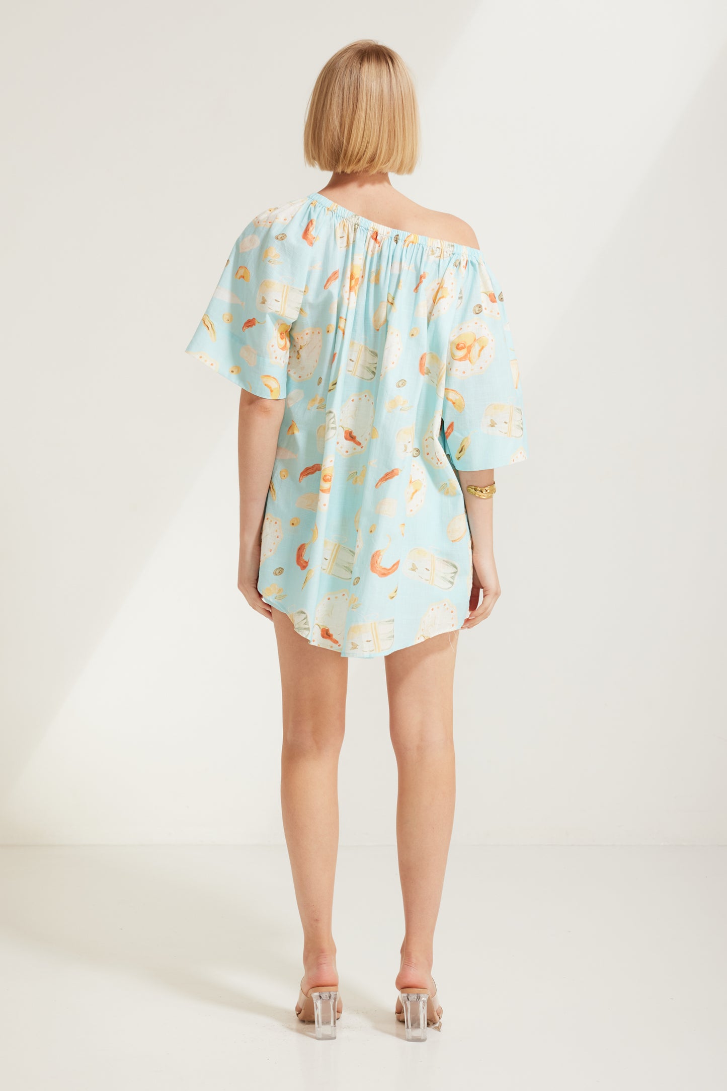 TW4796A Vogue Print Off Shoulder Top Blue Print. Australian women’s PARAISO WHOLESALE FASHION COLLECTION fashion from Rosebullet the label. Paraiso is a fresh new label designed for the dreamers, the beach lovers, and the laid-back souls. Inspired by the feeling of being on holiday, we create breezy, relaxed pieces that are easy to wear and made to flatter every body and inspire confidence in every moment.
