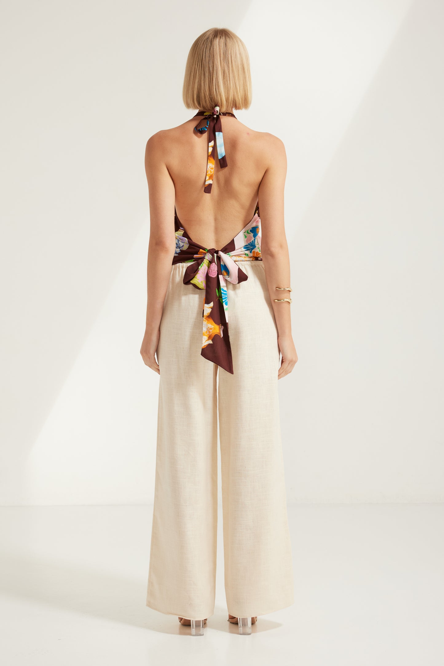 TW4856A Perfume Dreams Halter Neck Top Chocolate Print. Australian women’s PARAISO WHOLESALE FASHION COLLECTION fashion from Rosebullet the label. Paraiso is a fresh new label designed for the dreamers, the beach lovers, and the laid-back souls. Inspired by the feeling of being on holiday, we create breezy, relaxed pieces that are easy to wear and made to flatter every body and inspire confidence in every moment.
