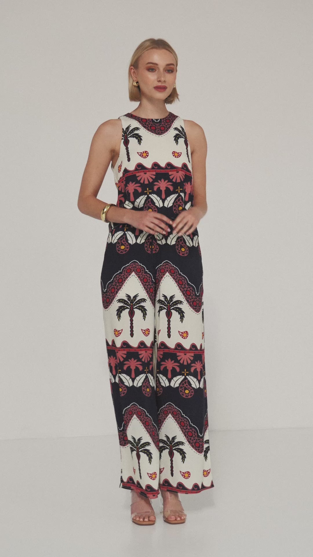 TL10587A Desert Palms Sleeveless Top Red