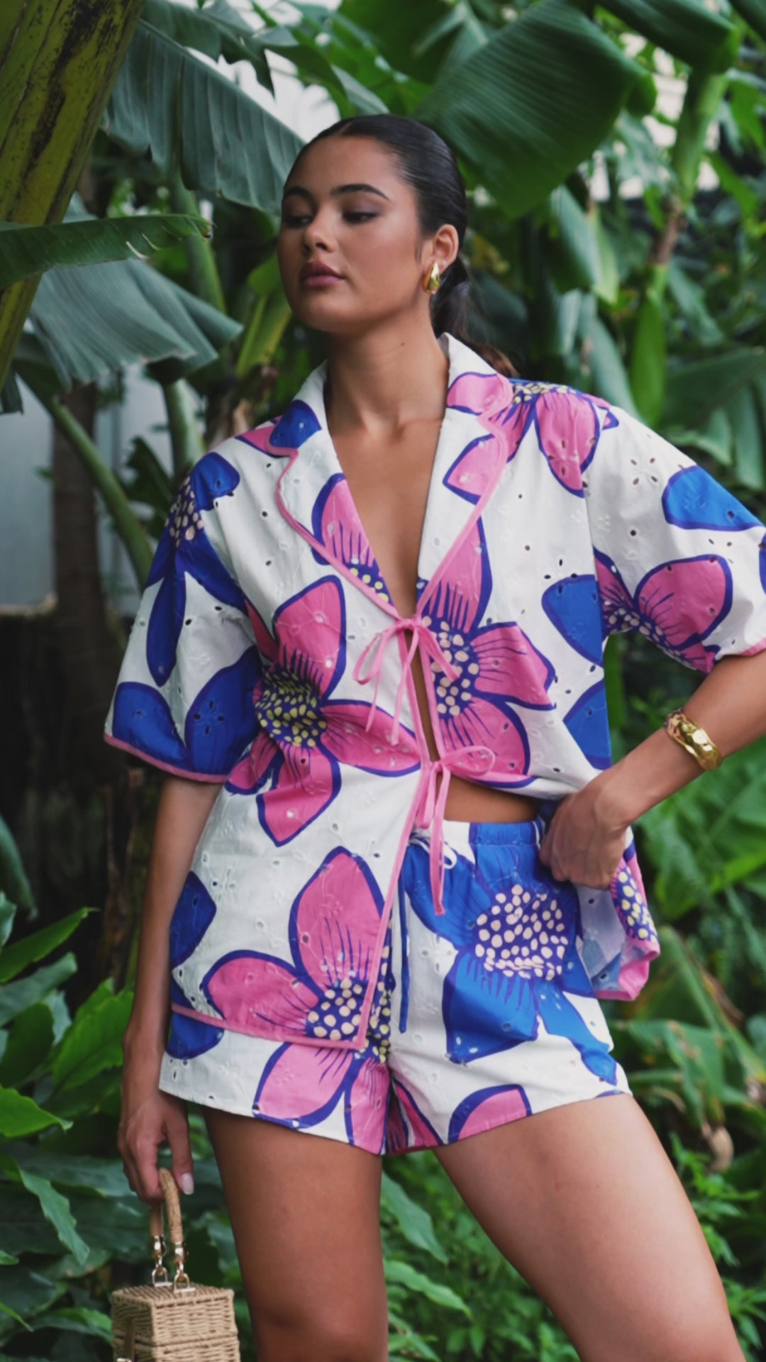 TW4733 Botanic Eyelet Bloom Short Sleeve Top Blue/White