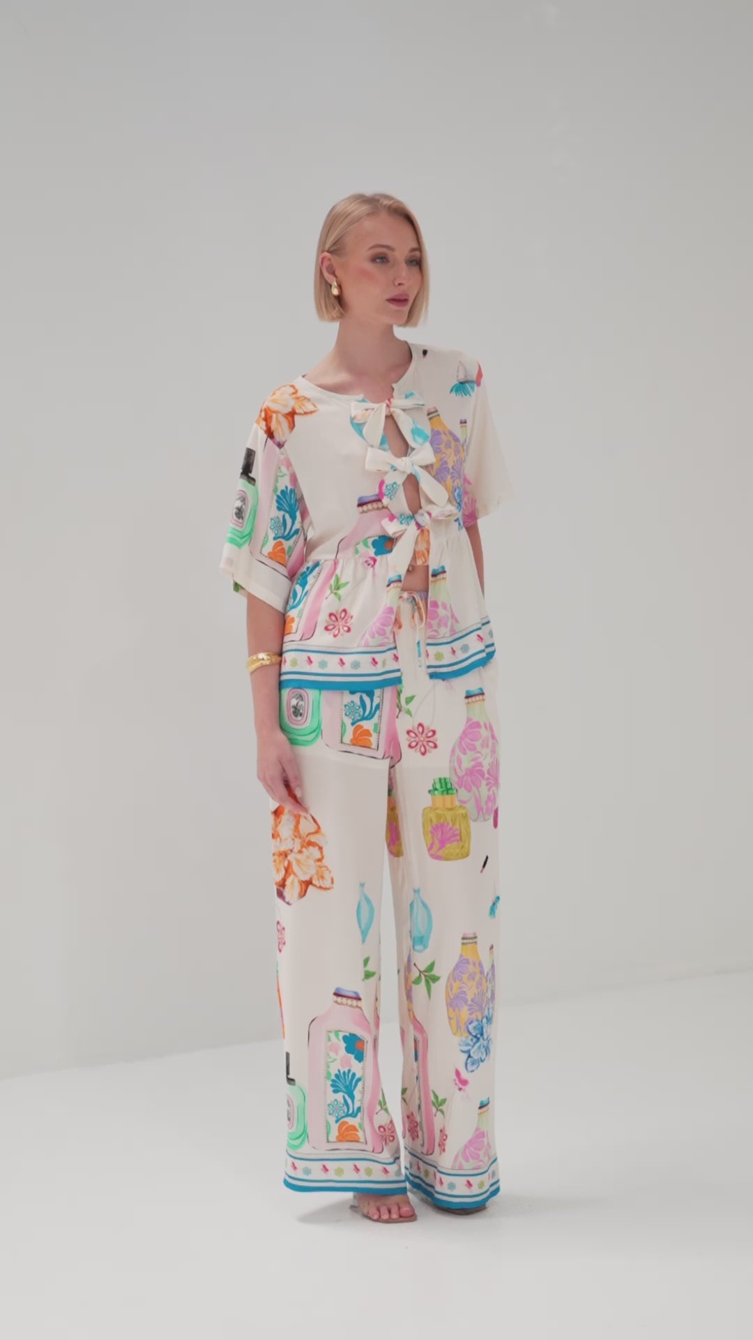 TW4320E Perfume Dreams Tie Front Top White Print