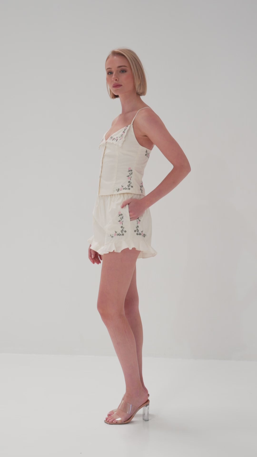 TW4729A Daisy Colour Embroidery Shorts Ivory